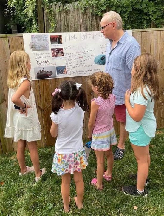 المبعوث الأمريكي يوعي بخطر صافر في مدرسة