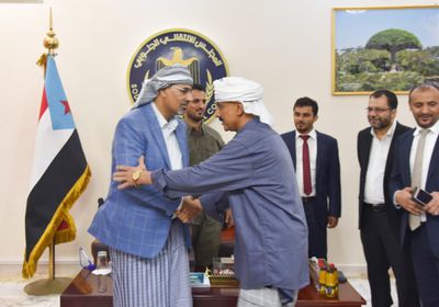 خلال استقبال مهنئيه.. الرئيس الزُبيدي يدعو لتقوية اللحمة الجنوبية