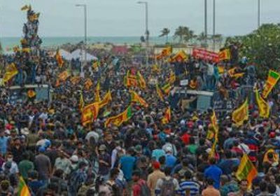 محتجون يضرمون النار بمنزل رئيس وزراء سريلانكا