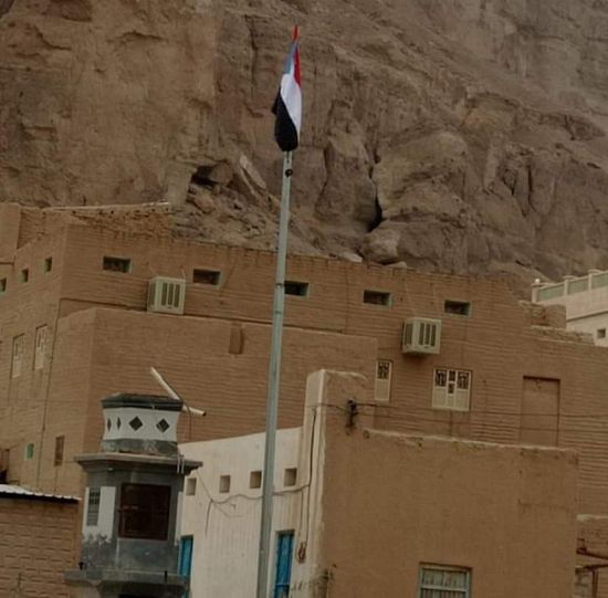 شوارع سيئون تتزين بأعلام الجنوب وصور الرئيس الزُبيدي