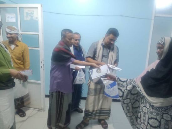 "انتقالي المهرة" يتفقد مستشفى الغيضة ويقدم مساعدات للمرضى