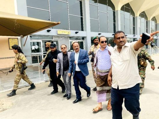وزير النقل يتوقع طفرة بخدمات مطار عدن