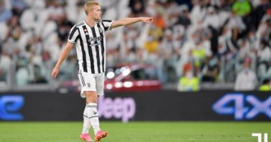 دي ليخت يقترب من الانتقال لبايرن ميونيخ