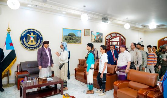 لليوم الثالث.. توافد المواطنين لتهنئة الرئيس الزُبيدي بحلول العيد