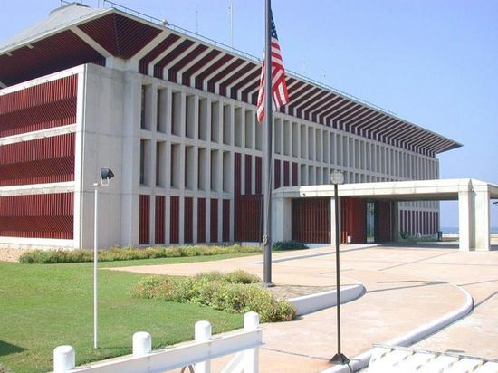 السفارة الأمريكية بسريلانكا تعلق جميع خدماتها