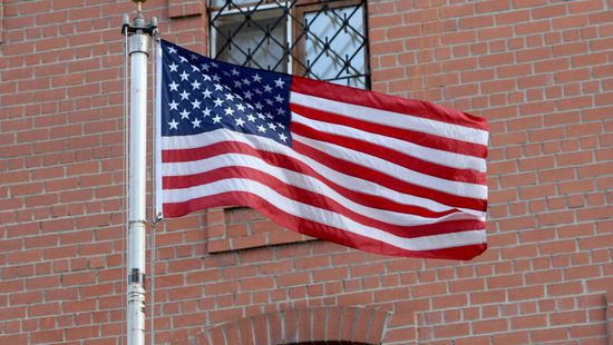 أمريكا تعلن تمديد صلاحية الزيارة للسعوديين من 5 إلى 10 سنوات