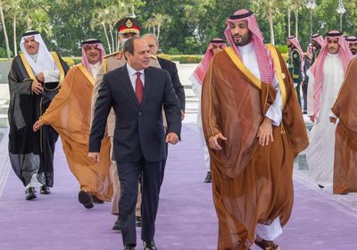 &nbsp;الأمير محمد بن سلمان يستقبل الرئيس المصري في مطار جدة (صور)