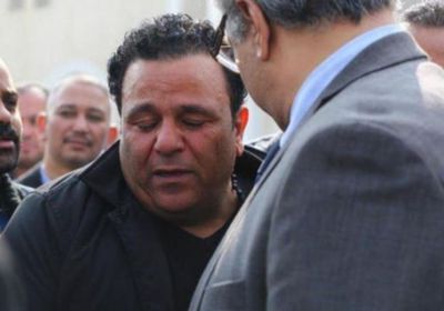 محمد فؤاد يدخل في نوبة بكاء على الهواء والسبب جثمان شقيقه (فيديو)