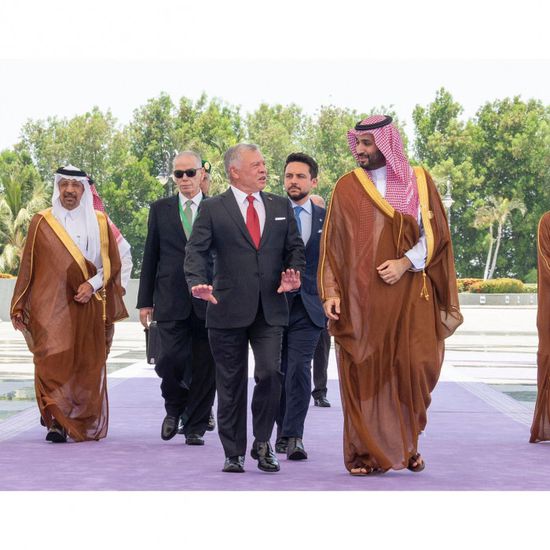  محمد بن سلمان يستقبل ملك الأردن لدى وصوله إلى جدة (صور)
