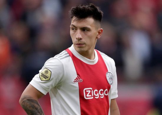 مانشستر يونايتد ينهي اتفاقه مع المدافع مارتينيز