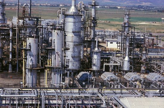 الجزائر تقرر زيادة إمداداتها من الغاز إلى إيطاليا