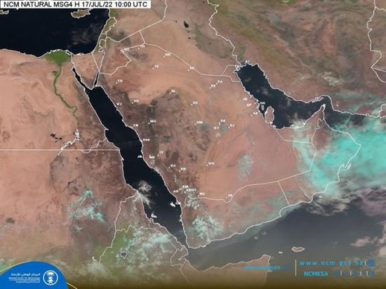 بدء تأثير المنخفض المداري على سواحل عمان