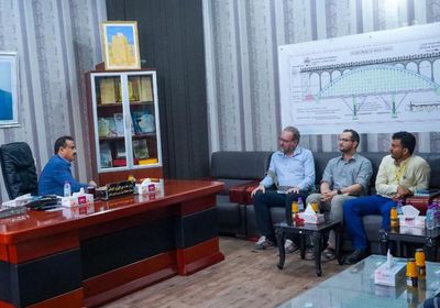 محافظ شبوة يناقش جهود "أطباء بلا حدود" لتطوير القطاع الصحي