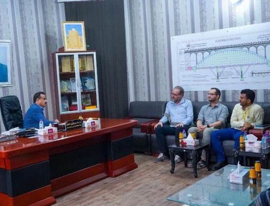 محافظ شبوة يناقش جهود "أطباء بلا حدود" لتطوير القطاع الصحي