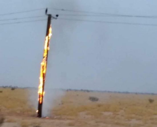 مخربون يستهدفون أعمدة الكهرباء في نصاب