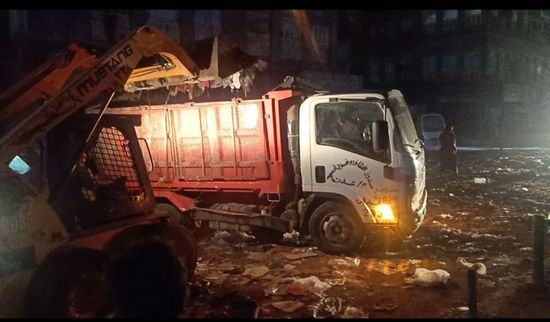 انتشار فرق صندوق النظافة بعدن لفتح مجاري السيول