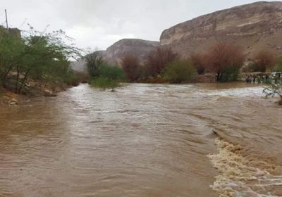 السيول تقطع الطريق بين سيئون والمكلا