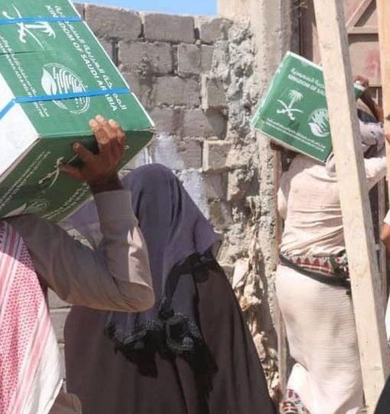 توزيع مساعدات غذائية سعودية على 4200 فرد في الحديدة