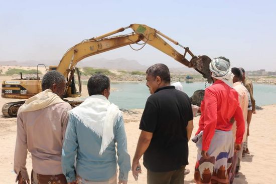 بمبادرة من "الانتقالي".. تصريف مستنقعات الصرف الصحي في روكب