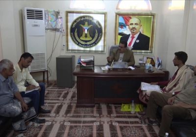 انتقالي لحج يطمئن على سير العمل بالأحوال المدنية