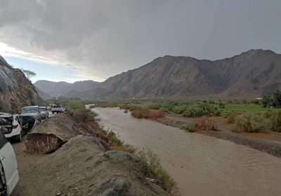 غرق امرأة وطفل بمياه سيول بيحان