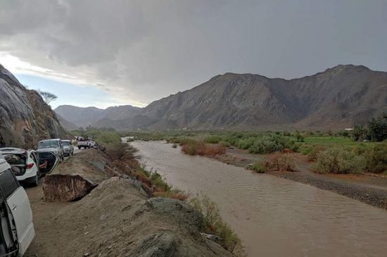 غرق امرأة وطفل بمياه سيول بيحان