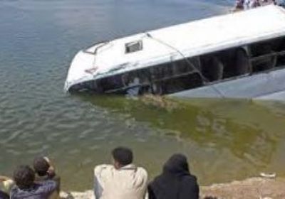 وفاة 24 شخصًا جراء غرق حافلة في كينيا