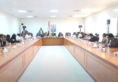 عوض العولقي يثمن انضباط قوات دفاع شبوة (فيديو)