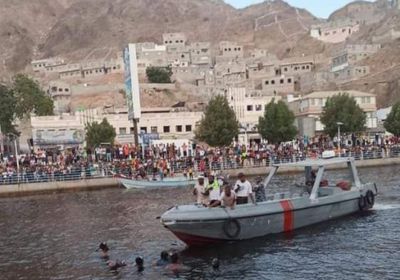 نجاة شابين من الغرق.. انتشلهما خفر سواحل حضرموت