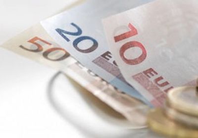 سعر اليورو يسجل ارتفاعا بالتعاملات البنكية في الجزائر