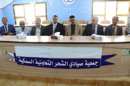 خلال لقائه الجمعيات السمكية.. الزعوري يتعهد بحل مشكلات صيادي الشحر