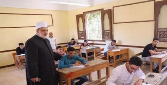 بالأسماء.. أوائل الثانوية الأزهرية في مصر 2022