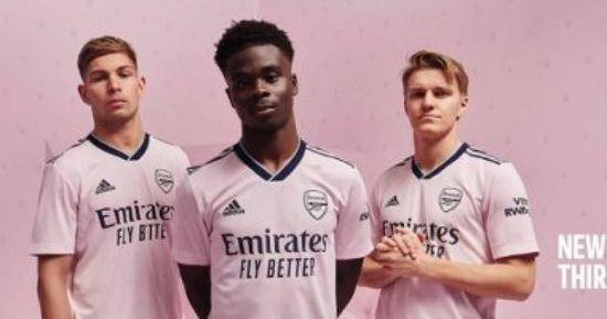 أرسنال يكشف عن قميصه الثالث في الموسم الجديد