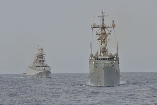 بالصور.. انتشار بحري لقوة أمريكية أوروبية في خليج عدن