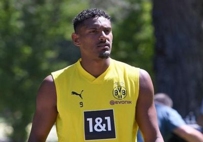 ورم خبيث.. بروسيا دورتموند يكشف الحالة الصحية لـ" سيباستيان هالر" ومدة غيابه 