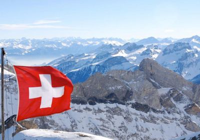رفع أكبر علم سويسري بالعالم على جبال الألب