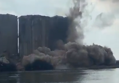 انهيار جزئي لصوامع الحبوب بمرفأ بيروت