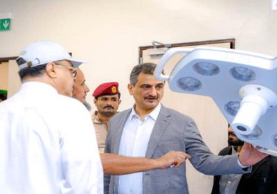 لملس يتفقد تجهيزات مستشفيي الجمهوري وعدن