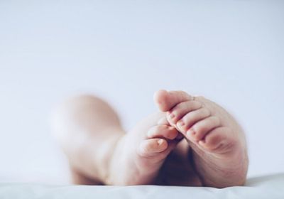 ولادة طفل بدون أظافر في بريطانيا