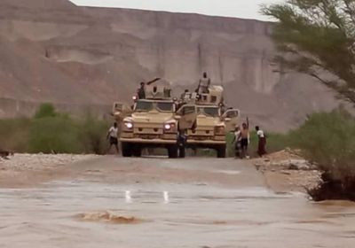 التحالف يتدخل لإنقاذ 4 محاصرين بين سيول شبام