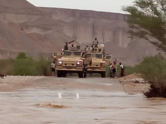 التحالف يتدخل لإنقاذ 4 محاصرين بين سيول شبام