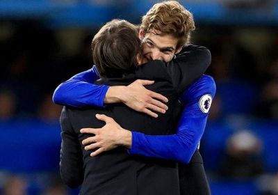 لاعب تشيلسي يودع زملاءه للانتقال إلى برشلونة