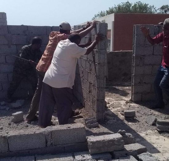 إزالة بناء مستحدث بمعهد المعلمين في خورمكسر