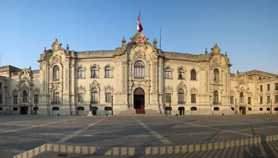 تفتيش القصر الرئاسي في بيرو للبحث عن امرأة