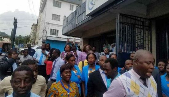 سيراليون تفرض حظر تجول في البلاد