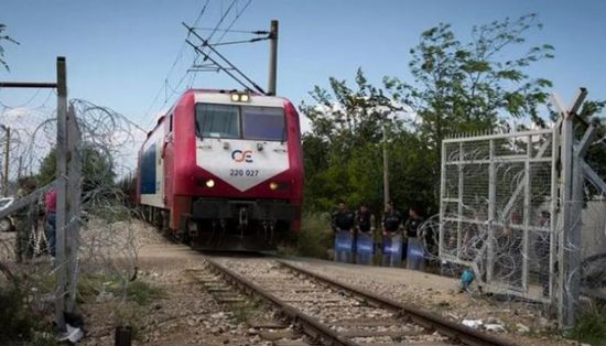قطار يدهس 3 مهاجرين في اليونان