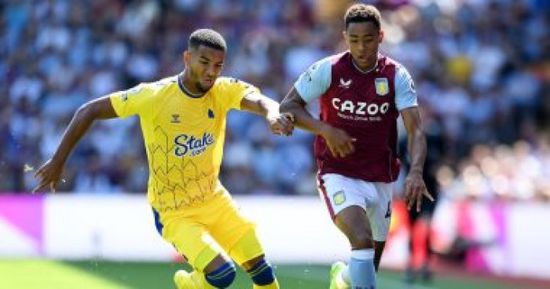 أستون فيلا يحقق أول فوز له بالدوري الإنجليزي 