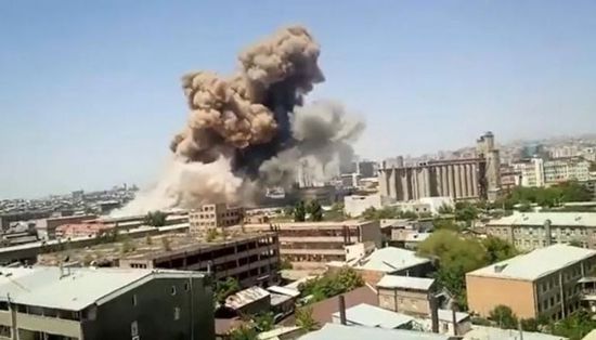 بالفيديو.. انفجار قوي يسقط ضحايا بالعاصمة الأرمينية