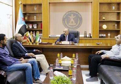 الرئيس الزُبيدي يطالب بتعزيز الاستثمارات النفطية