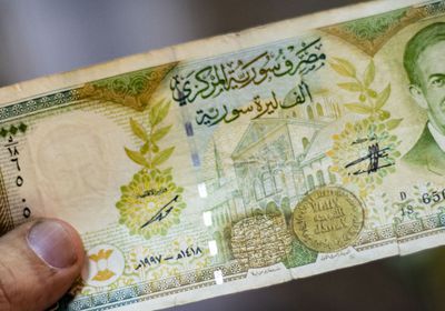 الليرة السورية تواصل التراجع أمام الدولار الأمريكي